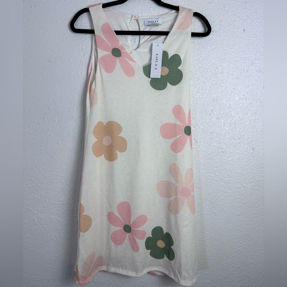 Gilli Cream Floral V-Neck Dress Size Medium